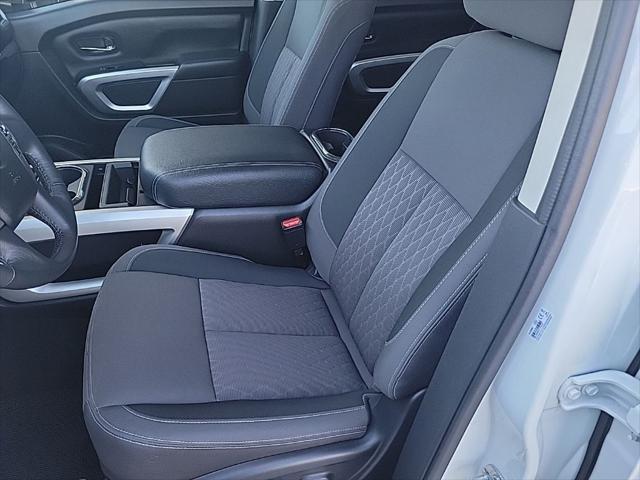 2024 Nissan Titan Crew Cab SV 4x2