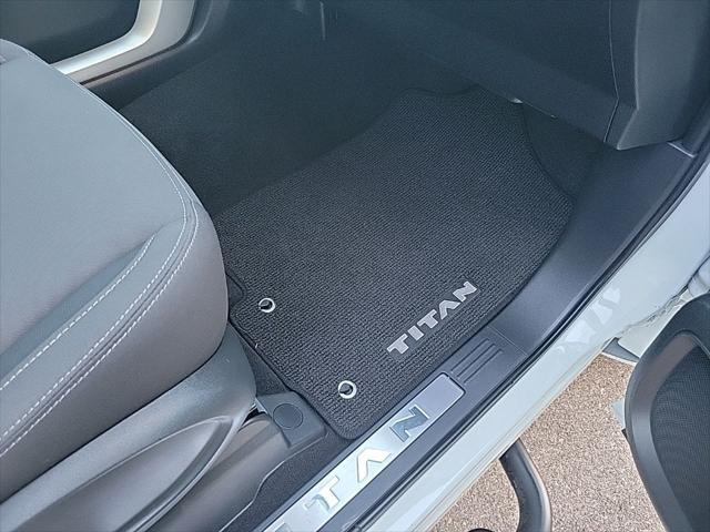2024 Nissan Titan Crew Cab SV 4x2