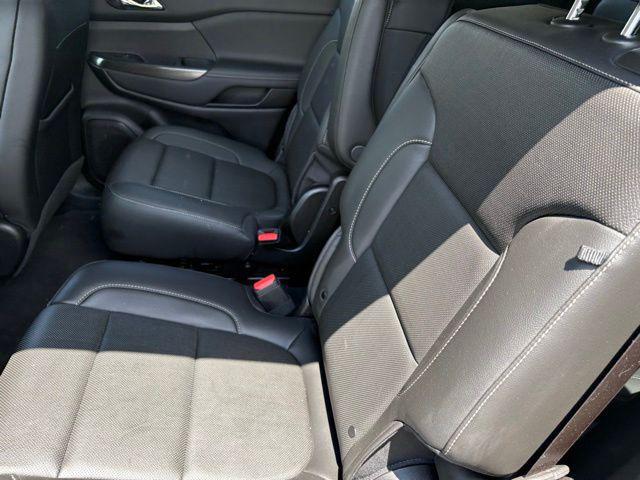 2023 GMC Acadia AWD SLT