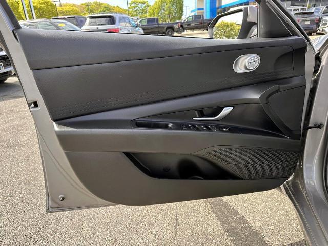 2023 Hyundai Elantra SE