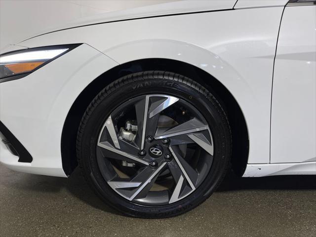 2025 Hyundai Elantra Hybrid Limited