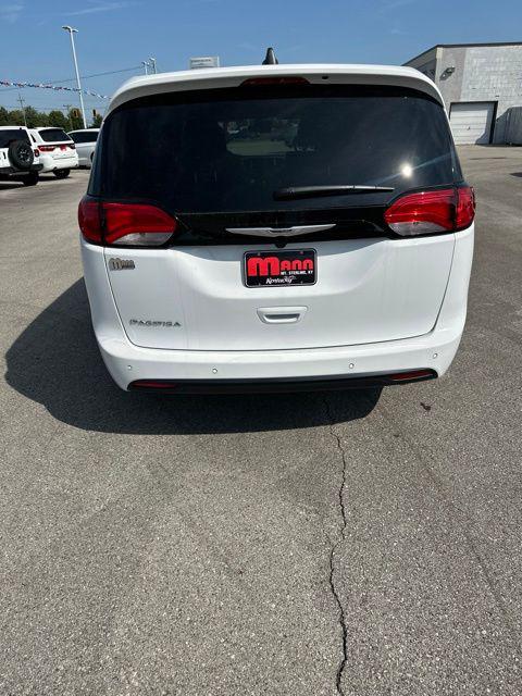 2027 Chrysler Pacifica LX
