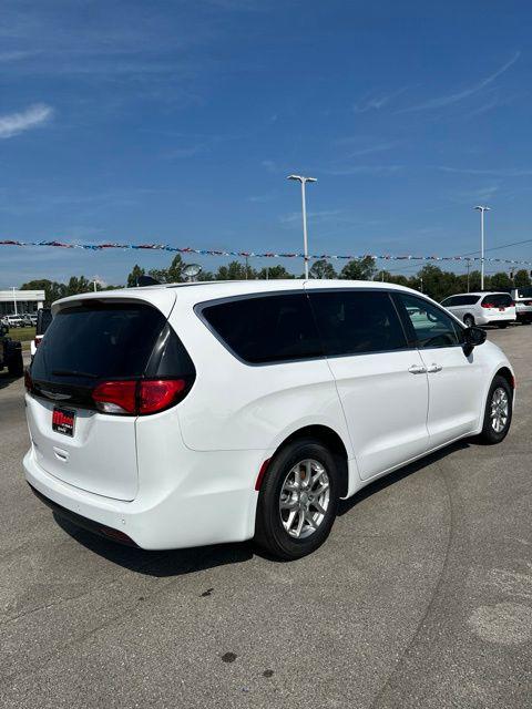2027 Chrysler Pacifica LX