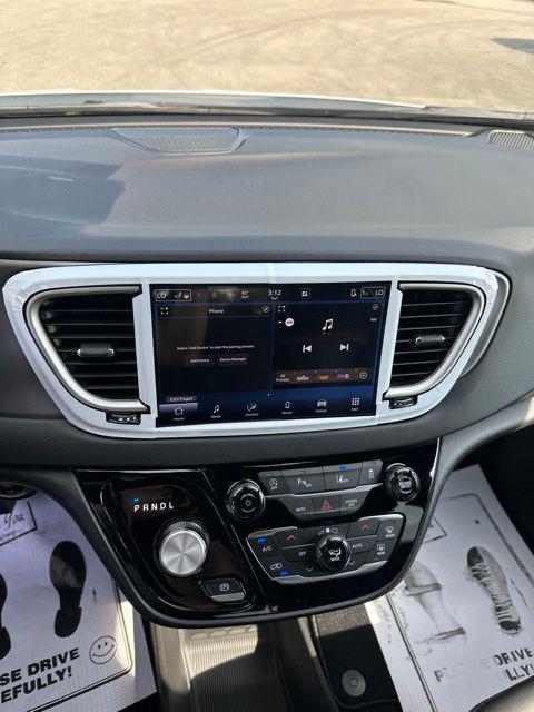 2027 Chrysler Pacifica LX