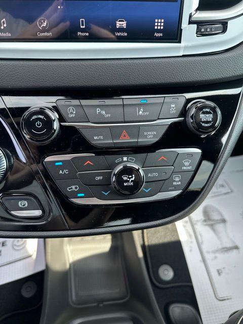 2027 Chrysler Pacifica LX