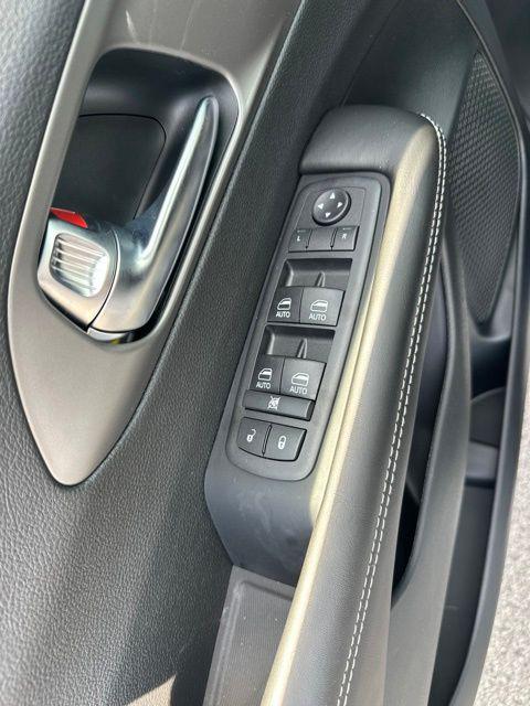 2027 Chrysler Pacifica LX