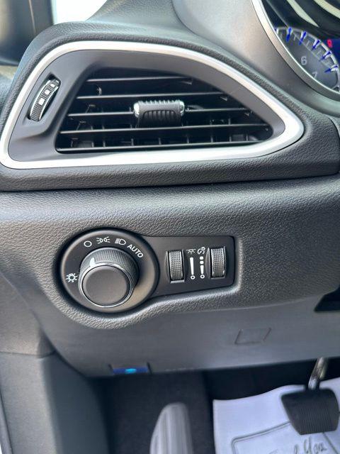 2027 Chrysler Pacifica LX