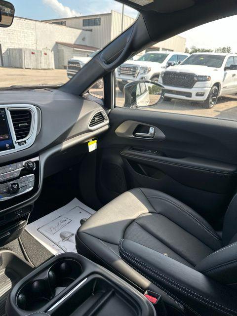 2027 Chrysler Pacifica LX