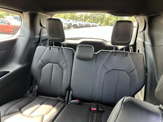 2027 Chrysler Pacifica LX