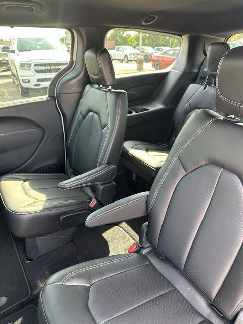 2027 Chrysler Pacifica LX