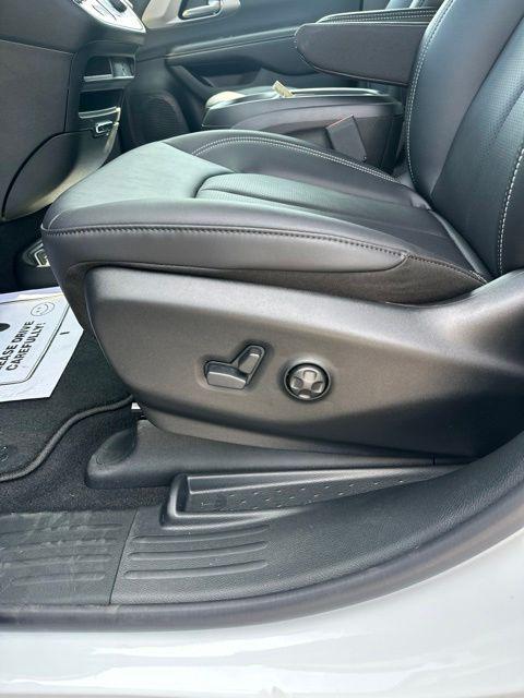 2027 Chrysler Pacifica LX