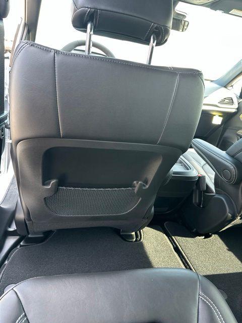 2027 Chrysler Pacifica LX