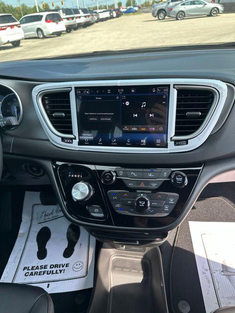 2027 Chrysler Pacifica LX