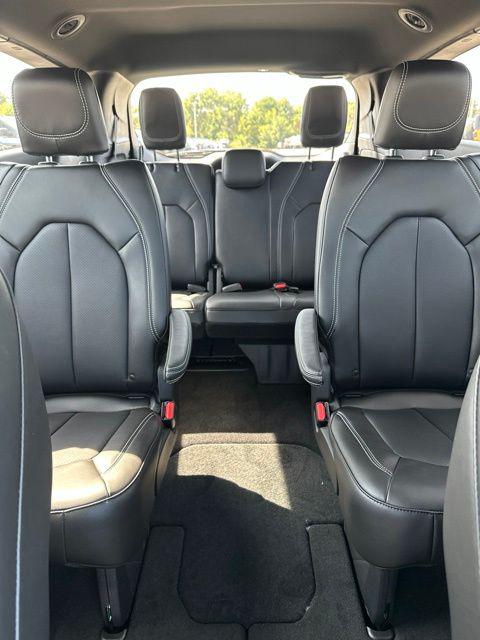 2027 Chrysler Pacifica LX