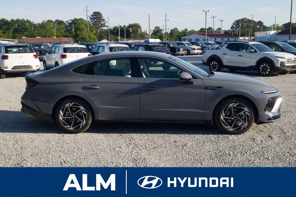 New 2026 Blue Hyundai SEL Sport image 4