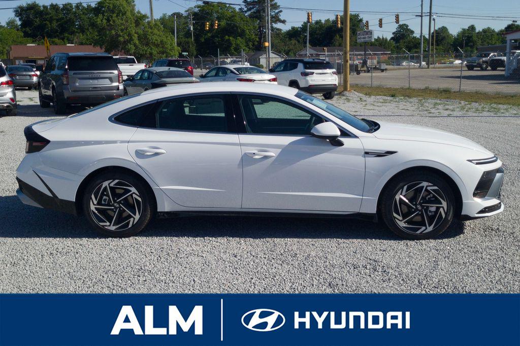 New 2026 White Hyundai SEL Sport image 5
