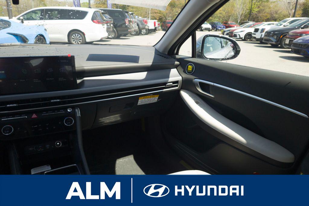 New 2026 White Hyundai SEL Sport image 19