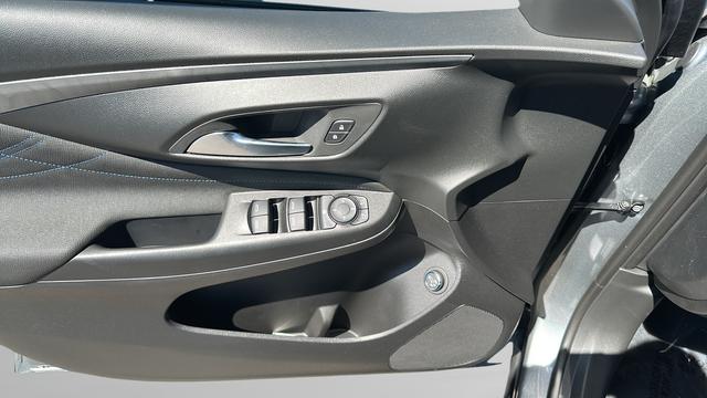 2026 Buick NV Sport Touring FWD