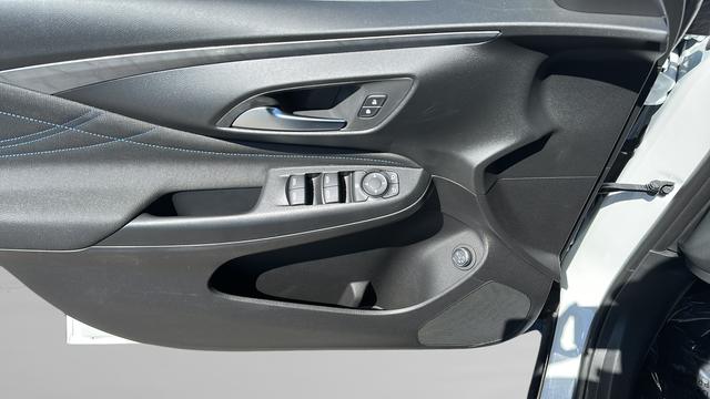 2026 Buick NV Sport Touring FWD