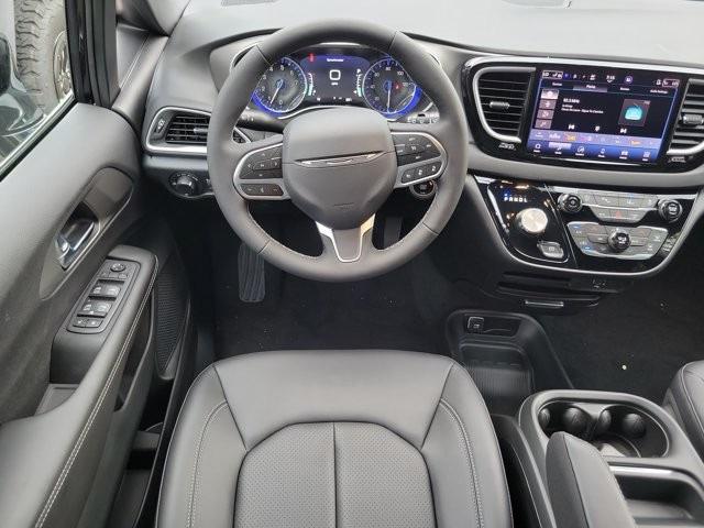 2027 Chrysler Pacifica LX