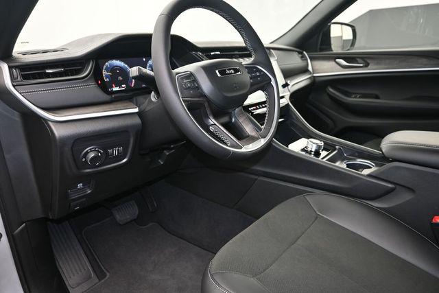 2026 Jeep Grand Cherokee Altitude 4x2