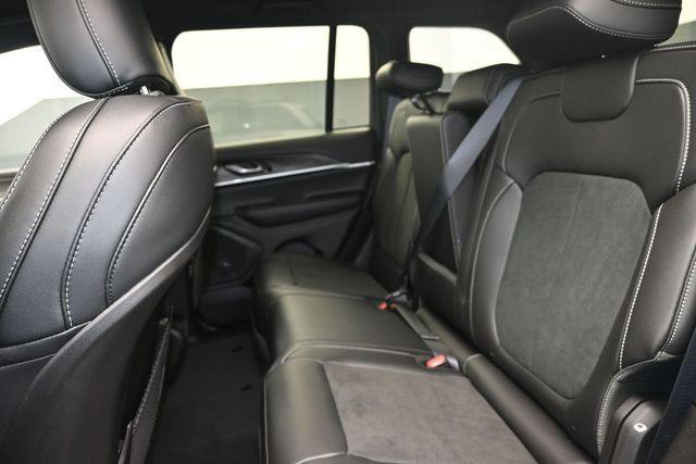 2026 Jeep Grand Cherokee Altitude 4x2
