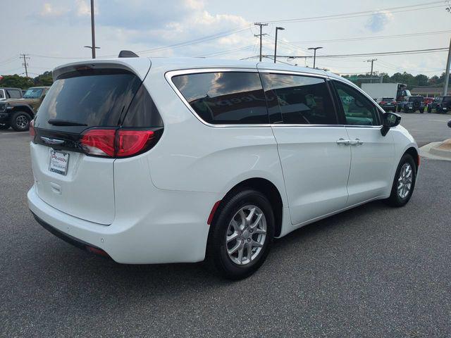 2027 Chrysler Pacifica LX