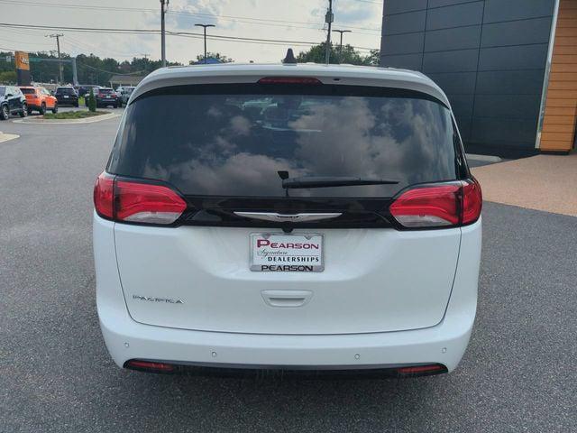 2027 Chrysler Pacifica LX