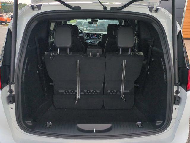 2027 Chrysler Pacifica LX