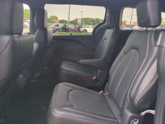 2027 Chrysler Pacifica LX