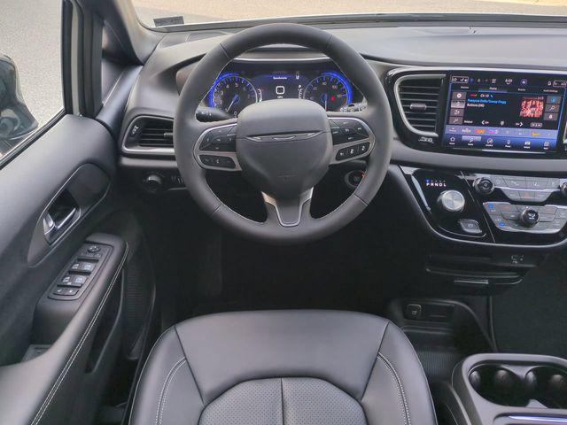 2027 Chrysler Pacifica LX