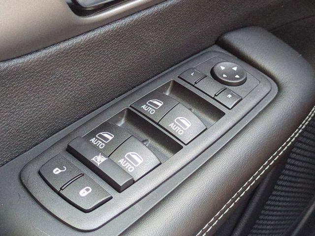 2027 Chrysler Pacifica LX