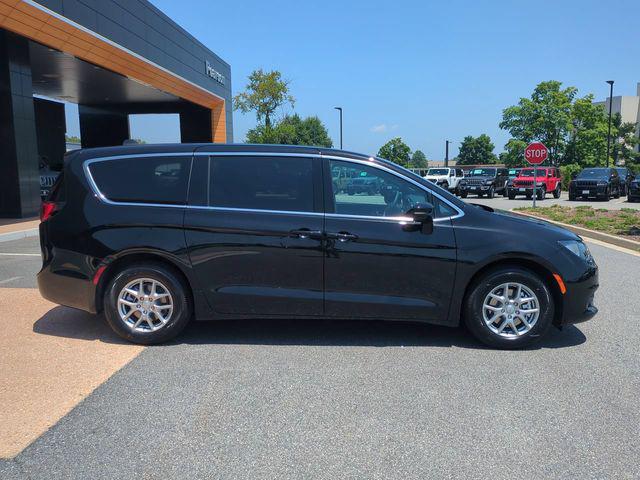 2027 Chrysler Pacifica PACIFICA LX 2027 Chrysler Pacifica PACIFICA LX
