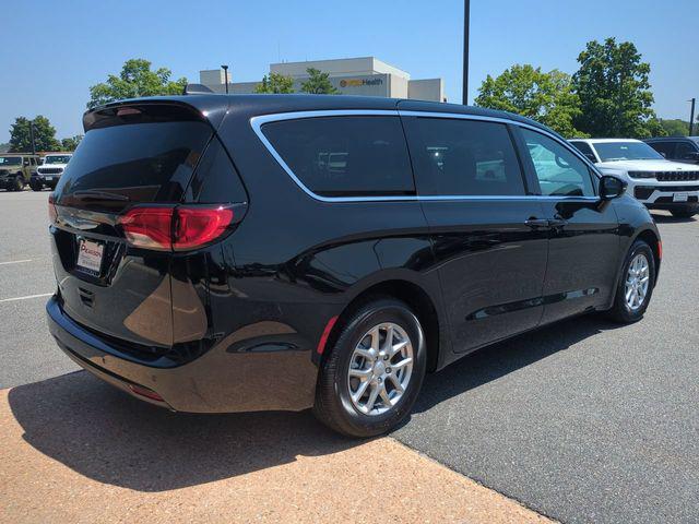 2027 Chrysler Pacifica LX