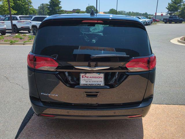2027 Chrysler Pacifica LX