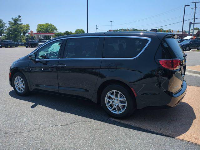 2027 Chrysler Pacifica LX