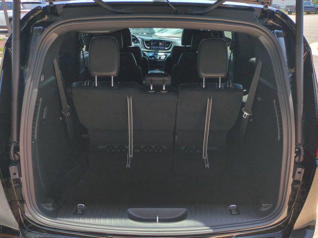 2027 Chrysler Pacifica LX