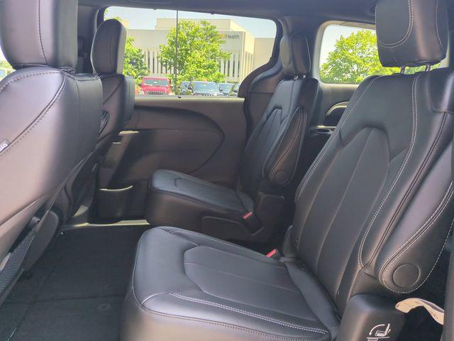 2027 Chrysler Pacifica LX