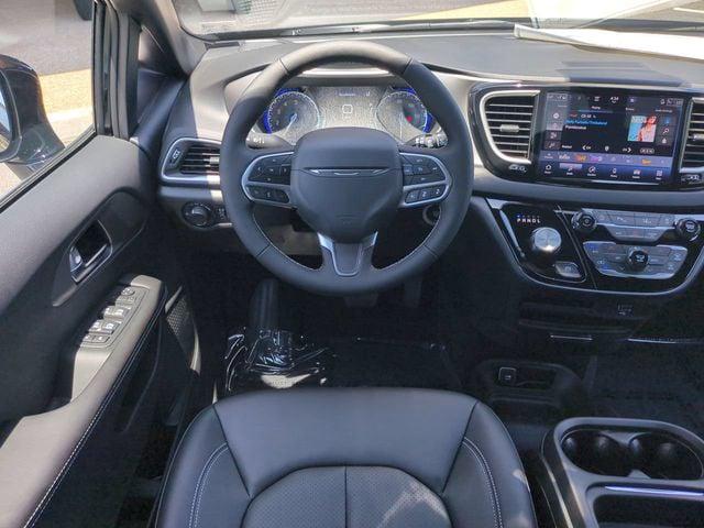 2027 Chrysler Pacifica LX