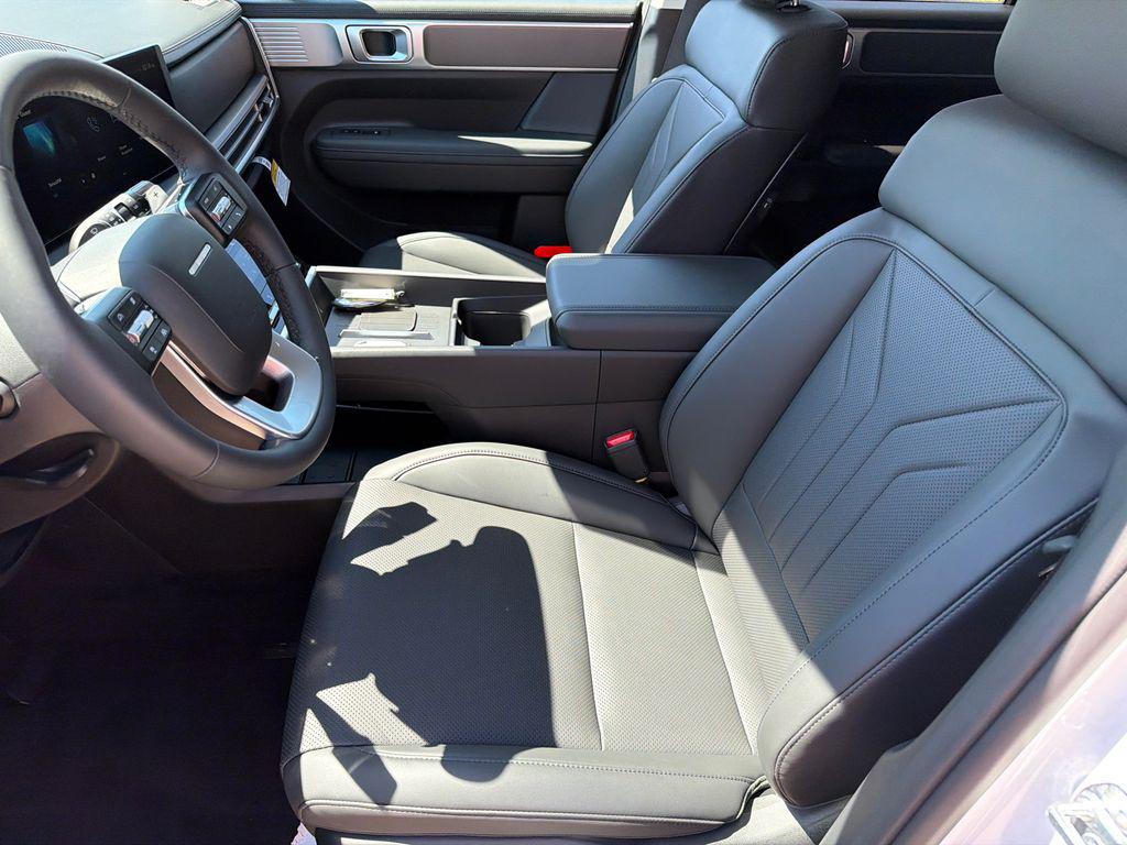 New 2026 White HYUNDAI SEL FWD image 10