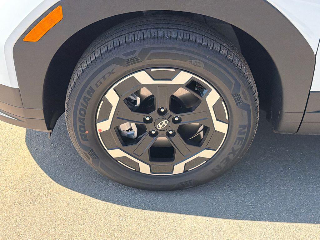 New 2026 White HYUNDAI SEL FWD image 12