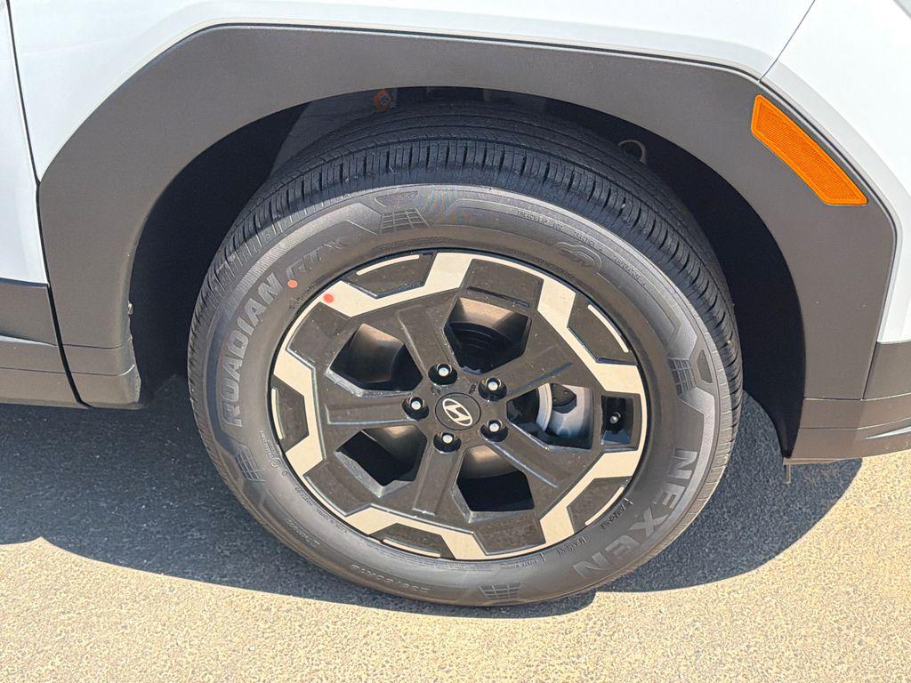 New 2026 White HYUNDAI SEL FWD image 13