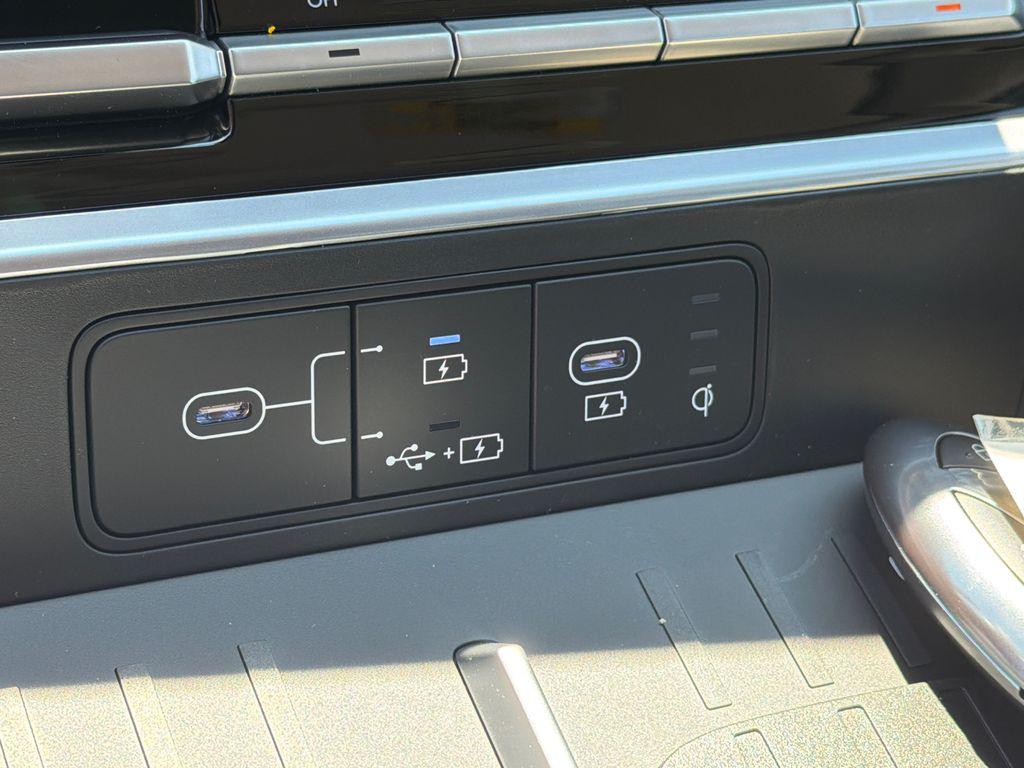 New 2026 White HYUNDAI SEL FWD image 32