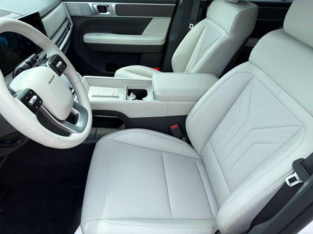 New 2026 White HYUNDAI SEL FWD image 10