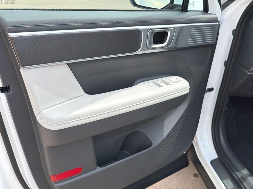 New 2026 White HYUNDAI SEL FWD image 11