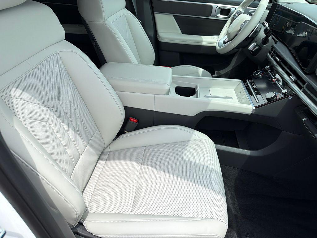 New 2026 White HYUNDAI SEL FWD image 14