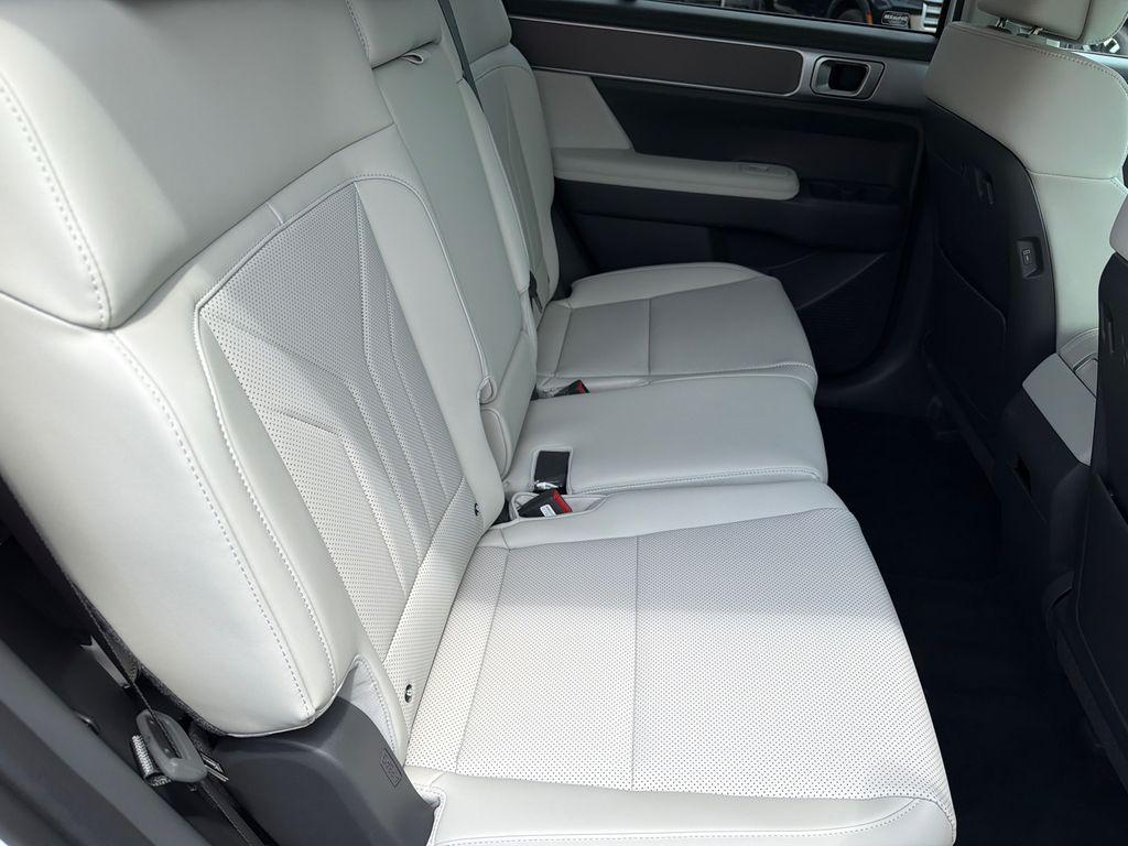 New 2026 White HYUNDAI SEL FWD image 16