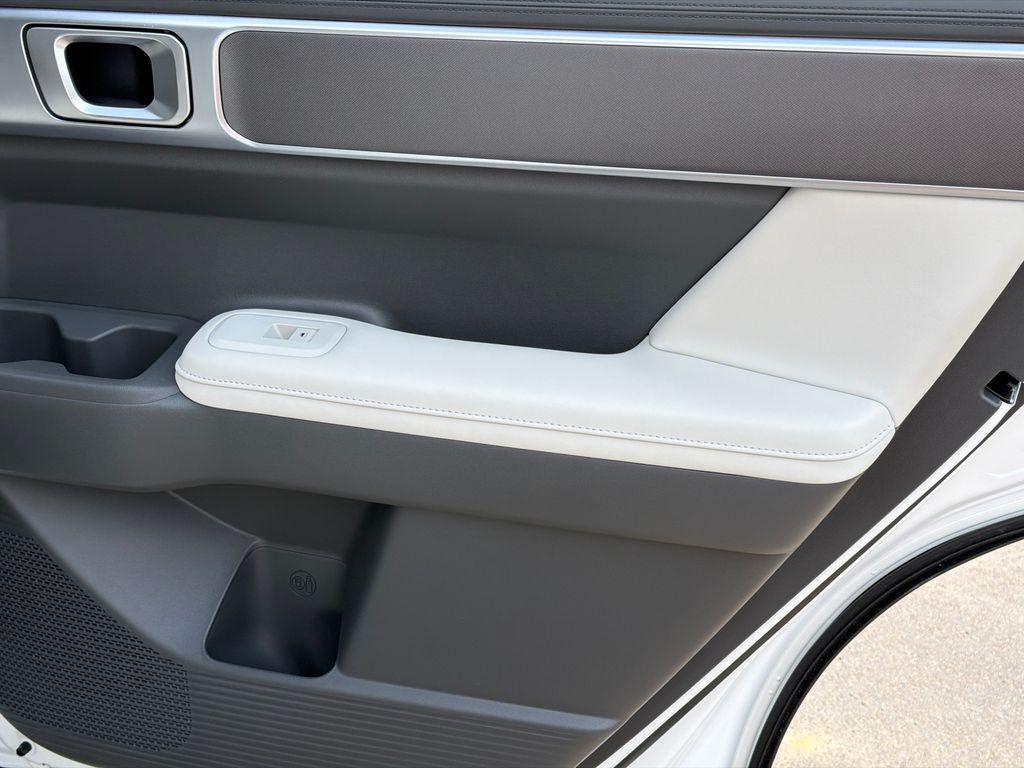 New 2026 White HYUNDAI SEL FWD image 17