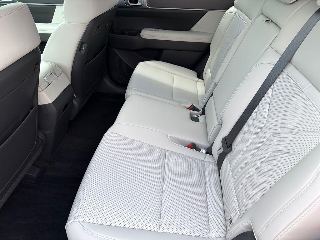 New 2026 White HYUNDAI SEL FWD image 21