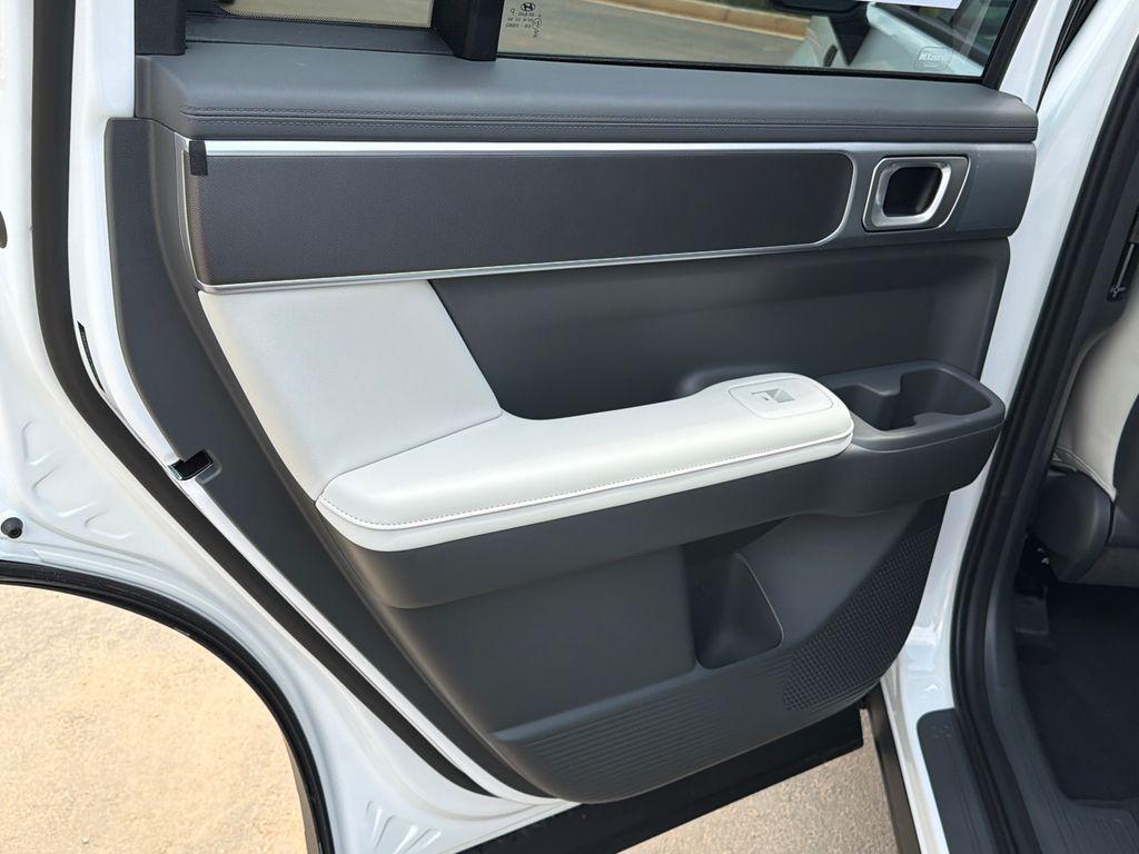 New 2026 White HYUNDAI SEL FWD image 22